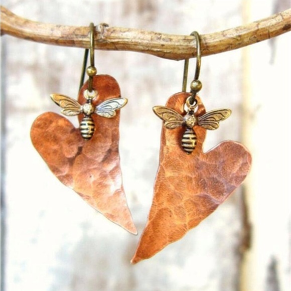 NWT Vintage Bee Heart Shape Pendant Dangle Earrings - Picture 2 of 6